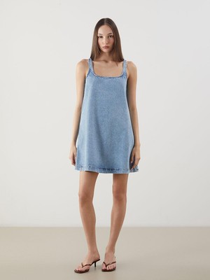 U Yaka Askılı Jean Elbise