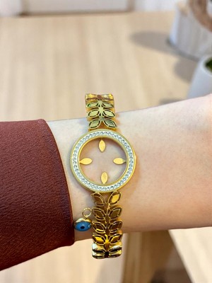 Yaprak Desenli Çeyrek Yuvalı Çelik Kelepçe Bileklik