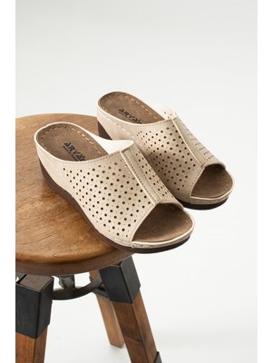 Albishoes Nicky Kadın Kalın Taban Yumuşak 6 cm Gizli Dolgu Topuk Anne Kadın Ev Terlik Günlük Terlik