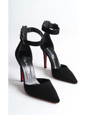 Kadın Sivri Burun Bilekten Bağlamalı Siyah Rugan Topuklu Parlak Gece Ayakkabısı