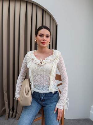 Fırfırlı Fisto Işlemeli Bluz