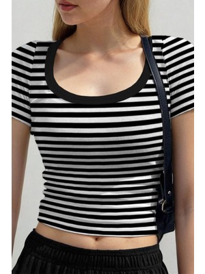 Kadın Kalın Çizgili Siyah-Beyaz U Yaka Kısa Kollu Fitilli Kaşkorse Bluz Body