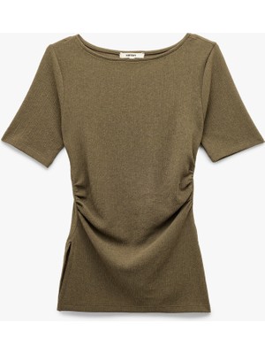 Koton Slim Fit Drape Detaylı Yanları Yırtmaçlı Kısa Kollu Bisiklet Yaka Tişört