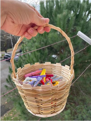 Mediterian El yapımı yuvarlak hasır mandal sepeti, doğal ve şık dekoratif aksesuar