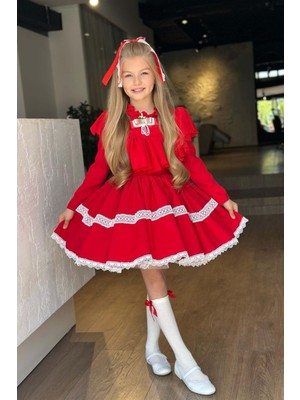 Kız Çocuk Göğsü ve Yakası Fırfırlı Eteği Pliseli Dantel Şerit Detaylı Kırmızı Elbise