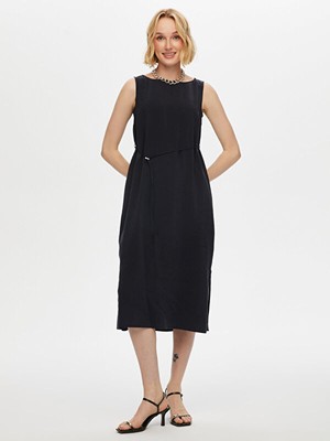 Yanları Yırtmaçlı Kolsuz Modallı Elbise S25ELB041