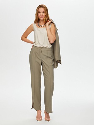 Önü Dikiş Detaylı Yırtmaçlı Wide Leg Fit Pantolon S25PNT009