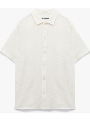 Koton Klasik Yaka Pamuklu Regular Fit Palmiye Işlemeli Kısa Kollu Dokulu Gömlek