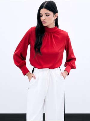 Yaka Detaylı Saten Bluz - Kırmızı