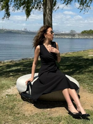 Defy Moda Kadın Ithal Krep Kumaş Kruvaze Yaka Eteği Kloş Kolsuz Mini Elbise