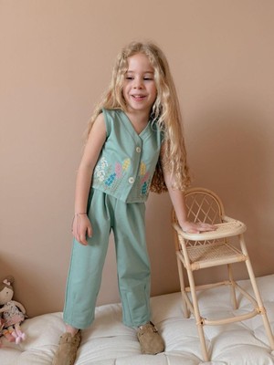 Kız Çocuk Çiçekli Yelekli Takım