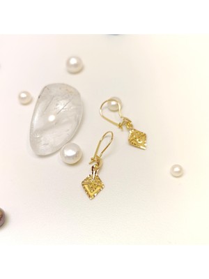 Çocuk Boyu Sallanan Karo Küpe 14 Ayar Altın Hd Videolu