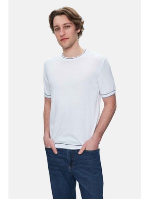 Fared Beyaz Bisiklet Yaka Triko Nakışlı Standard Fit Erkek Tshirt