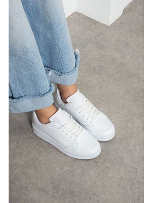 Fues Kadın Sneaker Düz Tabanlı Bağcıklı Ayakkabı ile Dinamik Tarzınızı Yansıtın