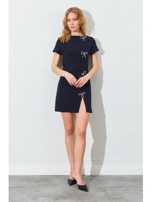 Kadın Siyah Bisiklet Yaka Kurdale Fiyonk Tokalı Elbise