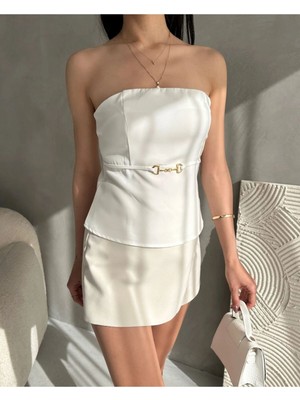 Straplez Beli Toka Detaylı Crep Bluz