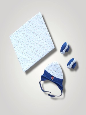 Yenidoğan Baskılı Double Face Şapka ve Patikli 3lü Bebek Battaniye Takımı Lacivert