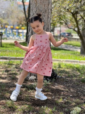 Kız Çocuk Çilekli Elbise