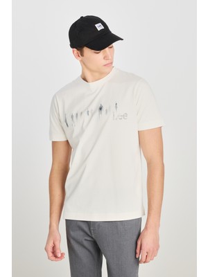 Lee L2510320104 Ekru Erkek Önü Baskılı Regular Fit Normal Kesim %100 Pamuk Bisiklet Yaka Tişört