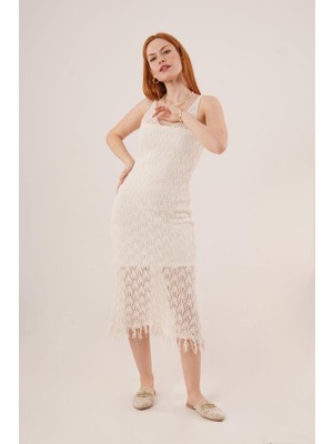 35AVM Ajurlu V Yaka Püskül Detaylı Krem Elbise