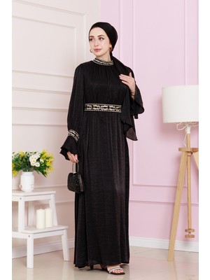 Kolu Volanlı Nakış Detaylı Abiye-Siyah