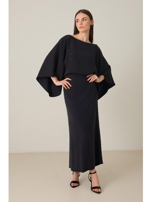 Setre Siyah Dar Kalıp Omuzdan Taş Detaylı Beldenbağlamalı Midi Boy Uzun Kollu Elbise