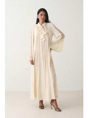 Tereyağ Sarısı Uzun Kol Boyundan Bağla ve Dantel Detaylı Elbise