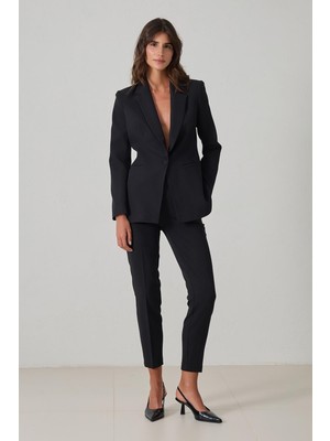 Setre Siyah Tek Düğme Detaylı Ceket, Cep Detaylı Dar Kalıp Pantolonlu Takım