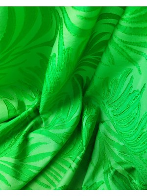 Canlı Yeşil Renkte Şifon (En 130 cm x Boy 150 Cm)