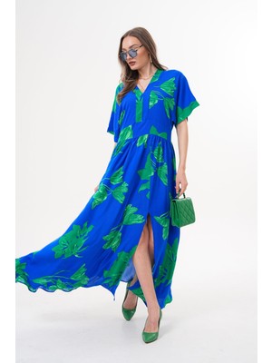 V Yaka Çiçek Desenli Yırtmaçlı Viskon Elbise