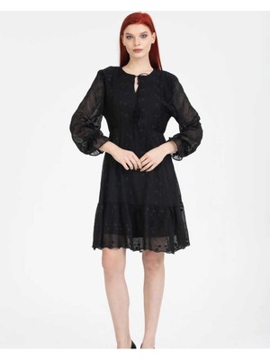 Boyundan Bağlamalı Nakış Detaylı Şifon Elbise