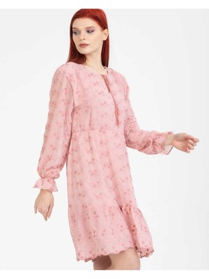 Boyundan Bağlamalı Nakış Detaylı Şifon Elbise