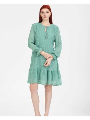 Boyundan Bağlamalı Nakış Detaylı Şifon Elbise