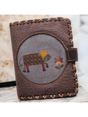 El Yapımı Kadın Cüzdan Vegan Deri Inek ve Çiçek Görselli Koyu Kahverengi Renk