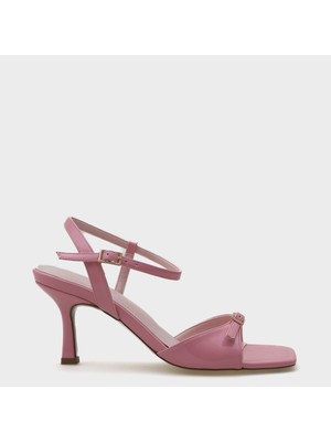 Dale Orta Topuklu Bilekten Bantlı Tokalı Kadın Sandalet