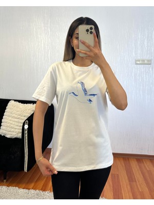 Marka Muadil Mavi Kuş Baskı Kırık Beyaz Tişört
