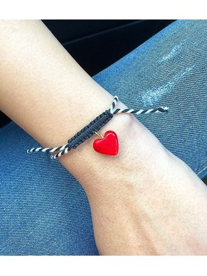 Kırmızı Cam Kalpli Siyah Beyaz Marteniçka Ip Bileklik