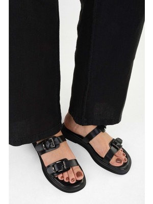 Kadın Taliya Siyah Cilt Tokalı Terlik