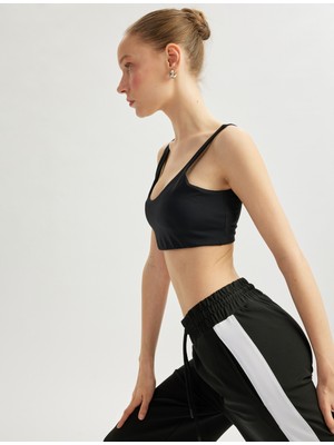 Koton Slim Fit Kaplı U Yaka Kolsuz Sporcu Sütyeni Gün Boyu Destek ve Rahatlık Sağlar