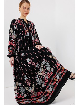 2423 Otantik Desenli Tesettür Elbise - Siyah - Kiremit