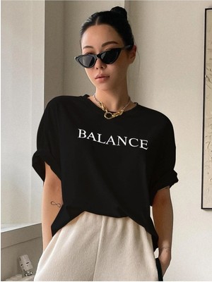 Cakkey Kadın Siyah Balance Baskılı Oversize T-Shirt