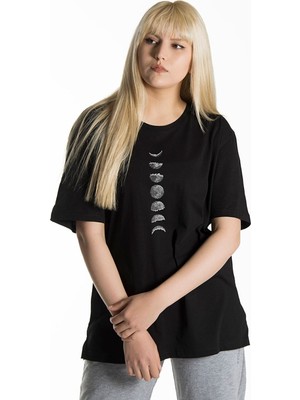 Cakkey Kadın Siyah Önü Ay'ın Evreleri Baskılı Bisiklet Yaka Oversize Pamuklu T-Shirt