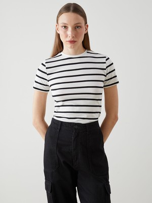 Lc Waikiki Yeni Sezon Bisiklet Yaka Cizgili Kadin Tisort - S54860Z8