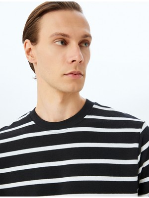 Koton Kısa Kollu Bisiklet Yaka Pamuklu Çizgili T-Shirt