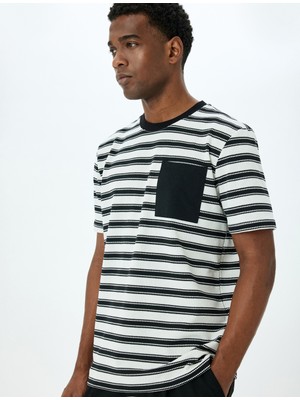 Koton Bisiklet Yaka Cep Detaylı Pamuk Karışımlı Kısa Kollu Çizgili Tişört