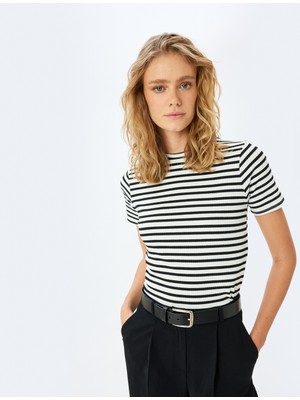 Koton Viskon Karışımlı Kısa Kollu Bisiklet Yaka Çizgili Tişört