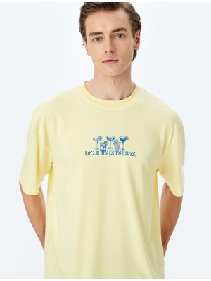 Koton Arkası Baskılı Kısa Kollu Viskon Karışımlı Bisiklet Yaka Oversize Tişört