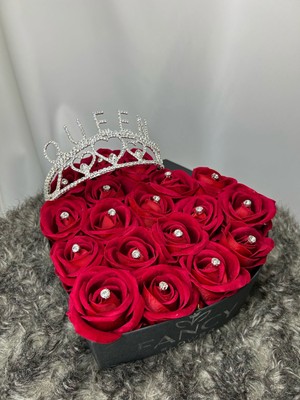 Kalp Kutuda Kristal Taçlı Taşlı Kadife Güller
