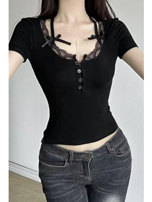 Siyah Dantel Yaka Kurdele Askı Detaylı Düğmeli Kısa Kollu Crop