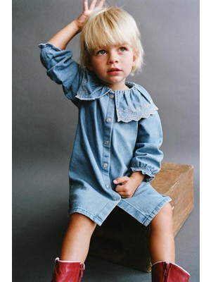 Yaka Nakışlı Kot Elbise